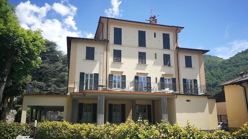 Hotel con piscina e ristorante "La Torre" vicino al Lago di Como - Residenza d'epoca con piscina nella Valle d'Intelvi a Castiglione d'Intelvi - Dimora storica con piscina vicino ai Laghi di Como e di Lugano - Castiglione d'Intelvi