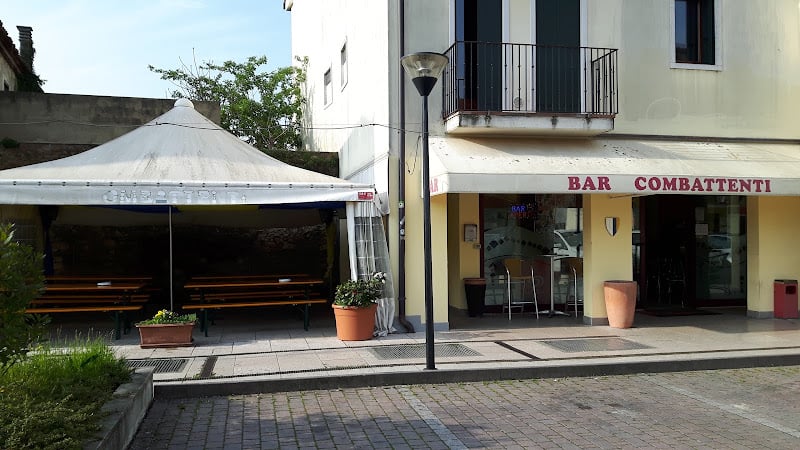Bar Combattenti E Reduci Snc Do Fontana Carolina E C.