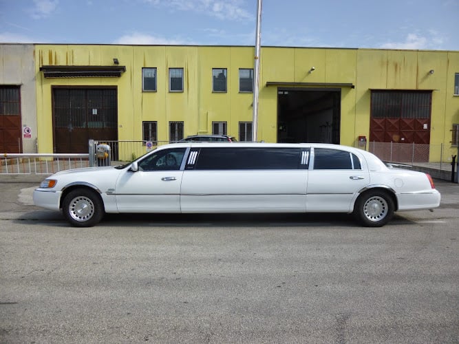 Manenti Srl - noleggio auto, pulman minibus, limousine, auto da cerimonia