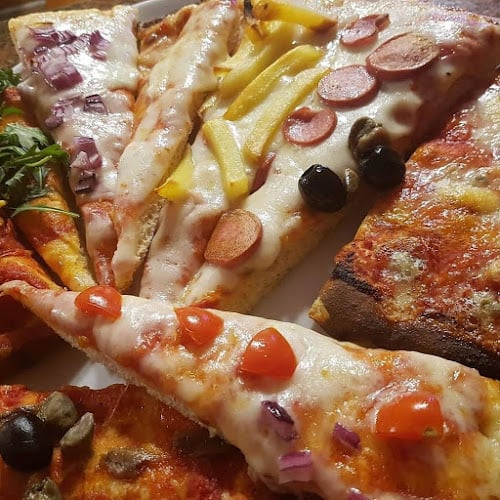 Pizza d'asporto "pizza più "