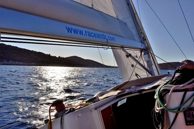 Race&Cruise Charter Vela