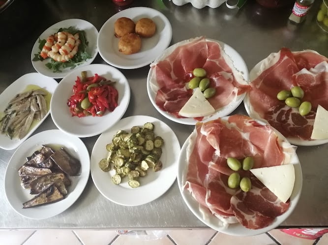 Trattoria Cucina Casereccia Pizzeria "Gli Onorevoli"
