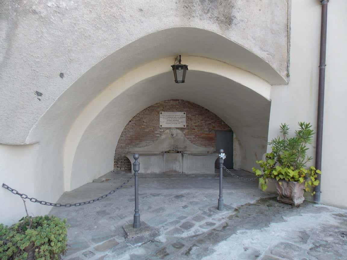 Fontana storica dell'Orto di Merola nel centro storico di Montemurro
