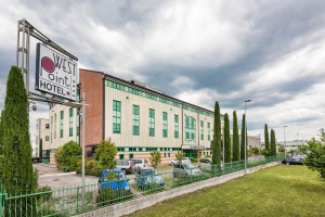 West Point Airport Hotel