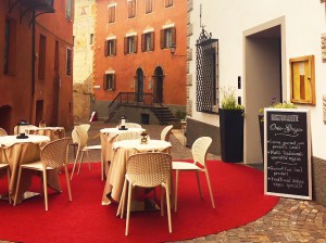 Ristorante Orso Grigio con terrazza sul centro storico - Menù degustazione - Ristorante ricette tipiche trentine rivisitate - Ristorante con grandi vini trentini ed italiani al calice con Coravin in Val di Fiemme