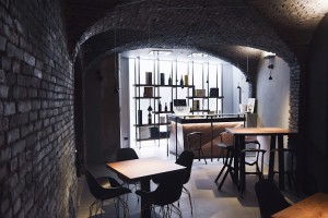 905 WINE & LUNCH BAR