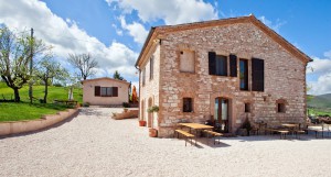 AGRITURISMO IL CASTELLARO - vicino alle grotte di Frasassi e vicino a Gubbio