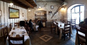 Pizzeria Trattoria Antichi Sapori Con Forno A Legna E Cucina Tipica