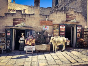 La Grotta della Petrarola - Prodotti Tipici Materani & Lucani in Abitazioni-Grotte dei Sassi