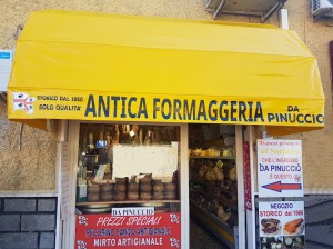 Prodotti Tipici - Vino Mirto Formaggi souvenir