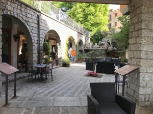 Colti di Lu Mulinu (Il cortile del Mulino)