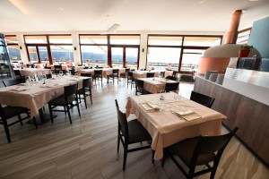 Ristorante Pizzeria Volo A Vela | Terrazza sul Lago di Varese | Forno a legna