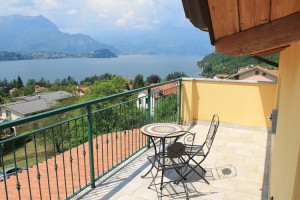 Balcony Lake View Apartment