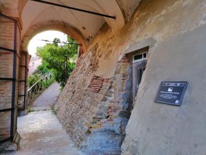 Castello (ruderi) e cinta muraria