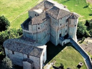 Rocca Fregoso e il Museo 'La Rocca delle Fiabe'