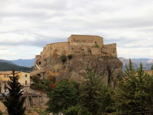 Castello di Laurenzana 