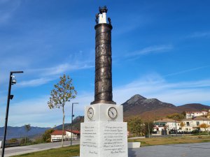 Colonna del Viggianese nel Mondo e Statua di Papa Giovanni XXIII