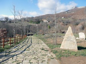 Antico Tratturo della Madonna nera e Ponte sul Torrente Alli