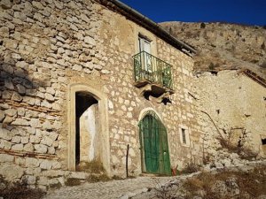 Borgo medievale di Frattura Vecchia