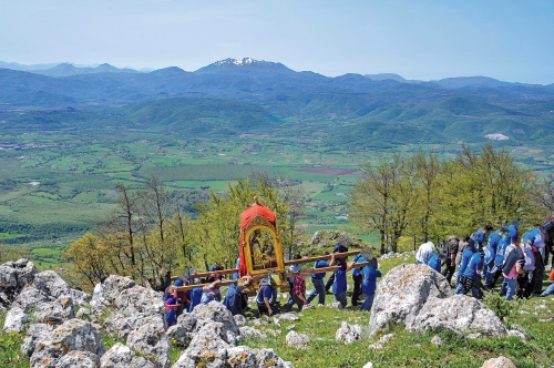 Festa della Madonna Nera di Viggiano (maggio)